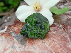 Chromdiopsid krystal surový 12,75 g extra kvalita