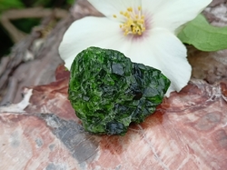Chromdiopsid krystal surový 12,75 g extra kvalita