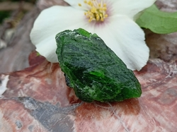 Chromdiopsid krystal surový 10,77 g  