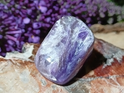 Čaroit tromlovaný  - výběrová kvalita 8,11 g