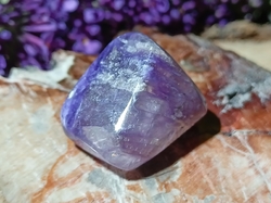 Čaroit tromlovaný  - výběrová kvalita 8,11 g