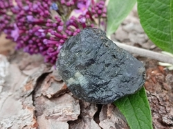 Iolit (cordierit) surový 8,45 g Madagaskar 