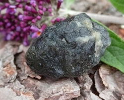 Iolit (cordierit) surový 8,45 g Madagaskar 
