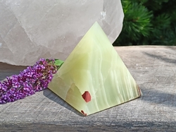 Onyx pyramida 8 cm Pákistán
