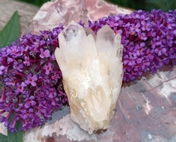 Drúza křišťálu candle quartz 35 g - CHRÁM SVĚTLA A MOUDROSTI