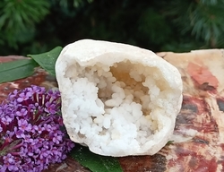 Křišťál - křemen geoda Jeskyňka 112 g