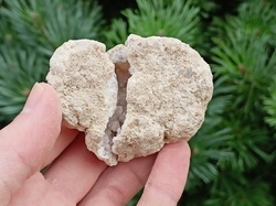 Křišťál - křemen geoda Jeskyňka 73 g