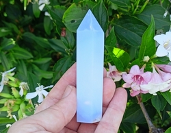 Chalcedon modrý obelisk 88 g - HLUBOKÝ VNITŘNÍ KLID