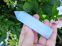 Chalcedon modrý obelisk 88 g - HLUBOKÝ VNITŘNÍ KLID