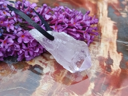 Ametystová špice krystal 3,2 cm přívěsek - PRŮVODCE
