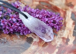 Ametystová špice krystal 4 cm přívěsek - PRŮVODCE