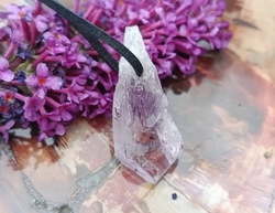 Ametystová špice krystal 3,5 cm přívěsek - PRŮVODCE