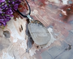 Křišťál s inkluzemi turmalínu přívěsek 2,3 cm - VYVÁŽENOST ŽIVOTA