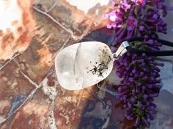 Křišťál s inkluzemi turmalínu přívěsek 2,3 cm - VYVÁŽENOST ŽIVOTA