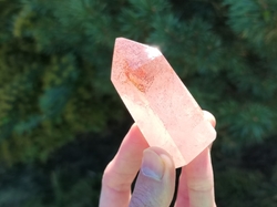 Křišťál s hematitem špice 134,2 g - PROPOJENÍ