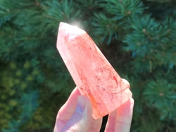 Křišťál s hematitem špice 199,9 g - PROPOJOVATEL