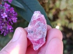 Rodonit surový 13,6 g - LÁSKA, SÍLA A DŮVĚRA