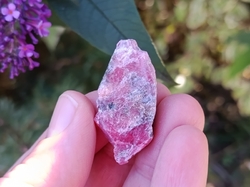 Rodonit surový 13,6 g - LÁSKA, SÍLA A DŮVĚRA