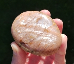 Měsíční kámen  hmatka 123,4 g Tanzánie