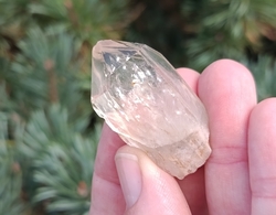 Citrín krystal přírodní 20 g - SVĚTELNÝ DUHOVÝ CHRÁM