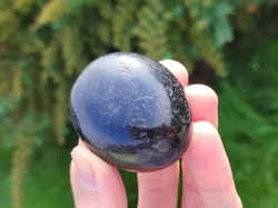 Turmalín skoryl hmatka 70,8 g
