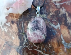 Lepidolit přívěsek 2,5 cm