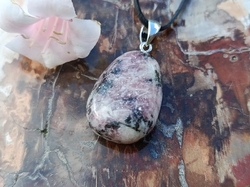 Lepidolit přívěsek 2,5 cm