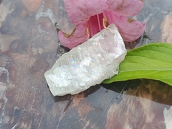 Hiddenit krystal extra kvalita s duhou 3,9 g - PRAVDIVÝ ŽIVOT