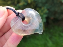 Fluoritové srdce přívěsek 4 cm - DONUT