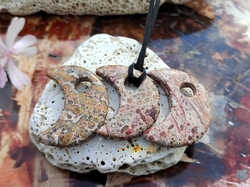 Jaspis leopardí přívěsek 3 cm - MĚSÍC