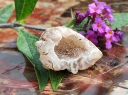 Achát peříčkový  mini geoda 7,57 g 
