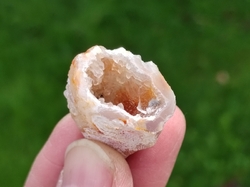 Achát peříčkový  mini geoda 7,73 g 