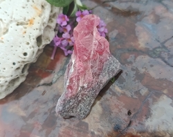 Rodonit surový 17 g - LÁSKA, SÍLA A DŮVĚRA