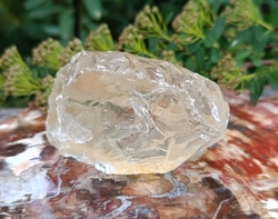 Křišťál surový větší 170 g - ČISTOTA