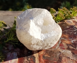 Křišťál - Křemen geoda Jeskyně 314 g, 1/2 Křišťál - Křemen geoda Jeskyně 314 g, 1/2