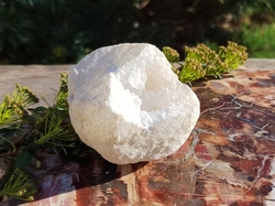 Křišťál - Křemen geoda Jeskyně 314 g, 1/2 Křišťál - Křemen geoda Jeskyně 314 g, 1/2