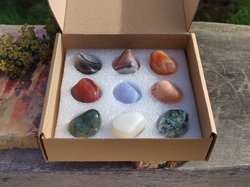 Sbírka achátů tromlovaných box - SVĚT 15 x 13 cm