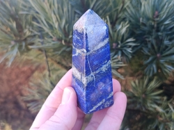 Lapis lazuli obelisk 146 g - MAJÁK KOMUNIKACE A HARMONICKÝCH VZTAHŮ