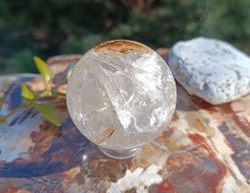 Křišťál s limonitem koule 240 g - TVOŘIVÝ SVĚT