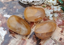 Křišťál s limonitem hmatka 57 - 66 g,  Zlatý léčitel