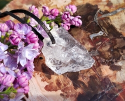 Křišťál surový přívěsek 3,8 cm - ANDĚLSKÁ BYTOST