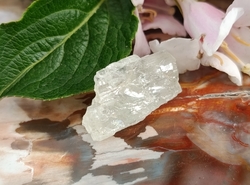 Hiddenit krystal výběrová kvalita 3,9 g - PRAVDIVÝ ŽIVOT