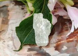 Hiddenit krystal výběrová kvalita 3,9 g - PRAVDIVÝ ŽIVOT