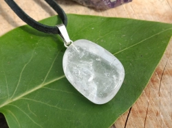 TOPAZ bílý tromlovaný přívěsek 4,9 g - OTEVŘI SE NAPLNO