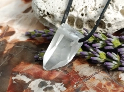 Lemurský křišťál s dírkou - přívěsek 2,7 cm - SPOJOVATEL ČASU