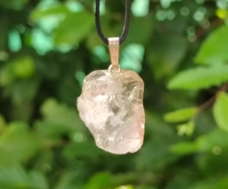 TOPAZ zlatý krystal 7,7 g přívěsek - SEBEDŮVĚRA 