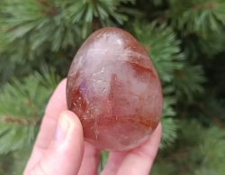 Křišťál s hematitem vejce 239 g - DRÁČEK