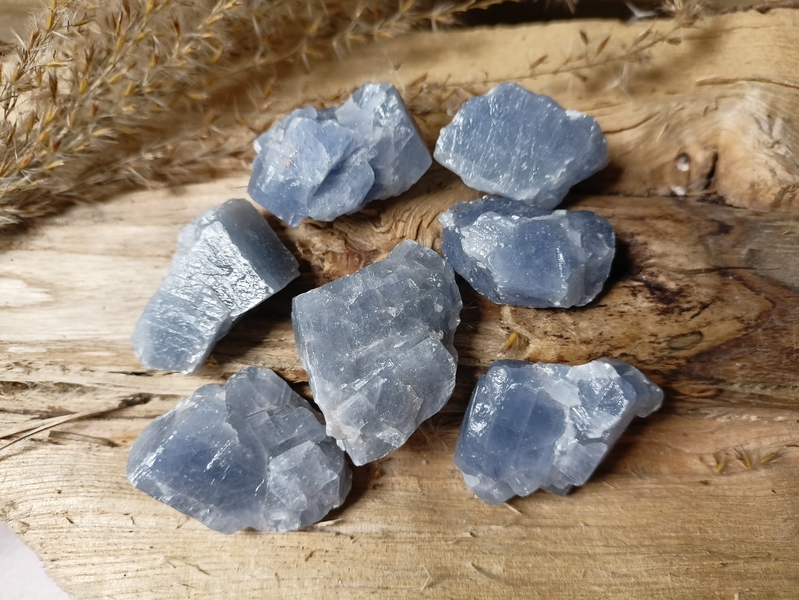 Modrý kalcit surový výběrový Madagaskar 12-16 g