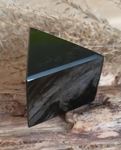 Obsidián leštěný trojúhelník 4,5 cm