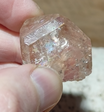 TOPAZ zlatý krystal 19,8 g VĚŘÍM SI